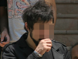Polisin pantolonunu yırtan genç gözaltında