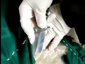 Kadın yolcunun beline sarılmış vaziyette 3 kilogram eroin ele geçirildi