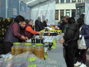 Kadıköy’de depremzede yerel üreticilere destek için Dayanışma Pazarı yeniden kuruldu
