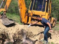 Dersim'de Telef Olan Hayvanlar Gömüldü