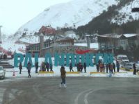 Yetim çocukların Palandöken’de kızak keyfi