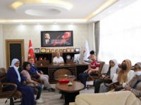Başkan Altun, Çadlı öğrencileri makamında ağırladı