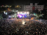 Çarşamba'da unutulmaz gece: Akülü araç teslimi ve Koray Avcı konseri
