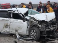 Elazığ’da otomobil kamyona çarptı: 2 yaralı