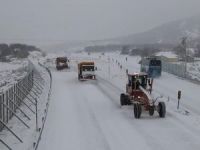 Bingöl’de karayolları ekiplerinin karla mücadelesi