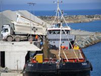 Rize'de yapımı devam eden Lojistik Merkezinin liman dolgusunun yüzde 40'ı tamamlandı
