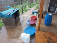 Su ihtiyacını yağmur sularından karşılayan aile çözüm bekliyor