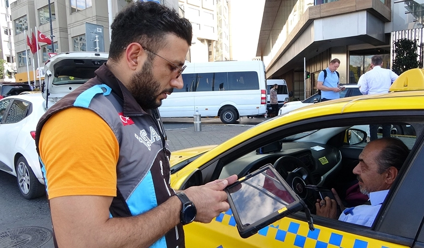 Taksim'de ticari taksilere ceza yağdı