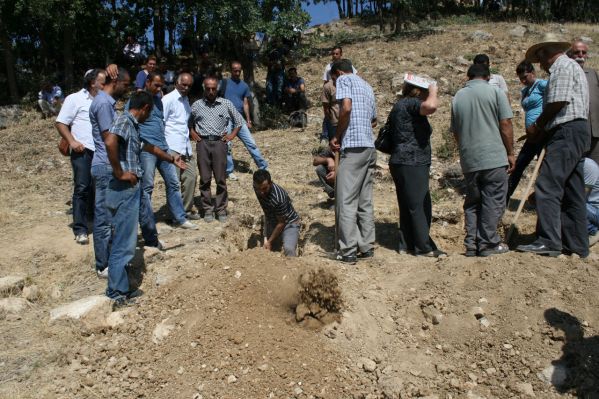 Toplu mezar kazısında ilk kemiklere ulaşıldı galerisi resim 4