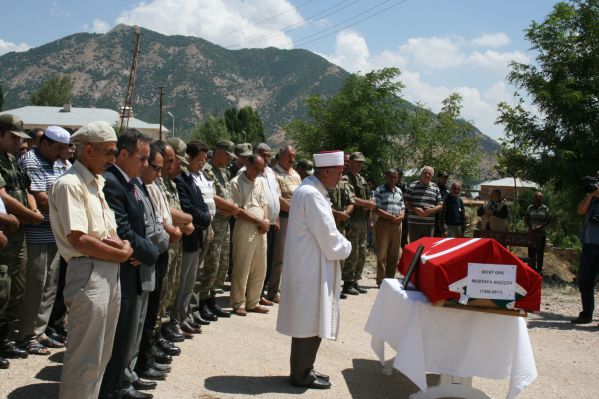 Korucu toprağa verildi galerisi resim 3