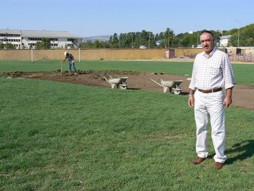 TUNCELİ STADI ZEMİNİ YENİLENİYOR galerisi resim 3