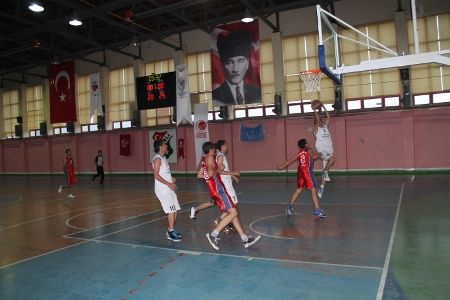 Gençlik Haftası  Basketbol Turnuvası  Başladı galerisi resim 1