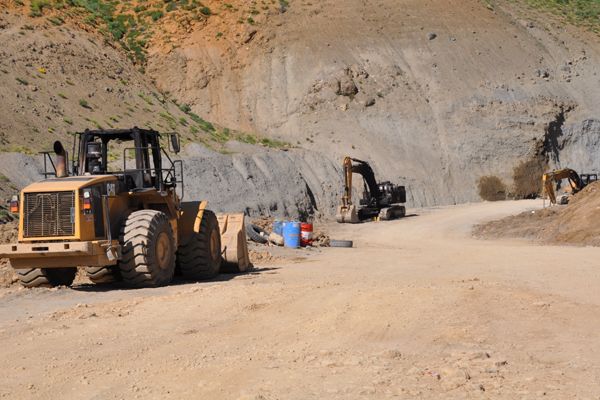 Tunceli'de Bir Şantiyedeki 6 Araç Yakıldı galerisi resim 2