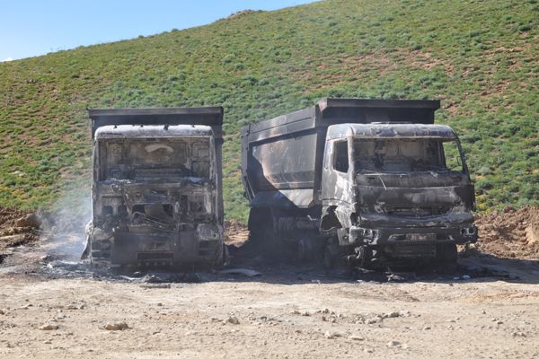 Tunceli'de Bir Şantiyedeki 6 Araç Yakıldı galerisi resim 3