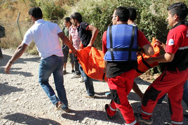 Kavga ederken göle düşen iki genç hayatını kaybett galerisi resim 2