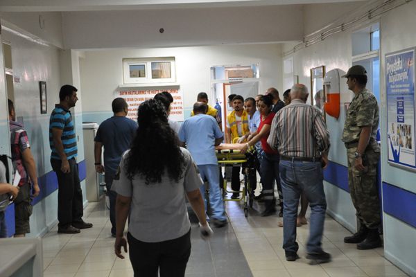 Düğüne Giden Araç Kaza Yaptı: 3 Yaralı galerisi resim 2