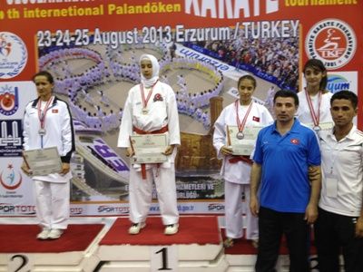 Karatecilerden  Madalya  Sevinci galerisi resim 2