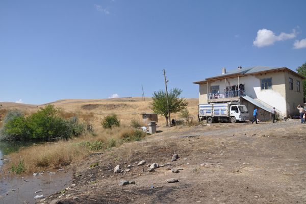Yaşlı Çiftin Evleri Sular Altında Kalacak galerisi resim 4