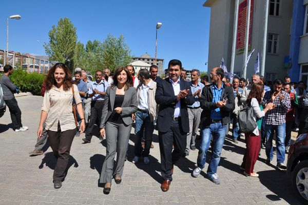 Şahin, grev yapan işçileri ziyaret etti galerisi resim 2
