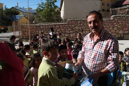 Hozat’ta Öğrencilere Kırtasiye Yardımı galerisi resim 2