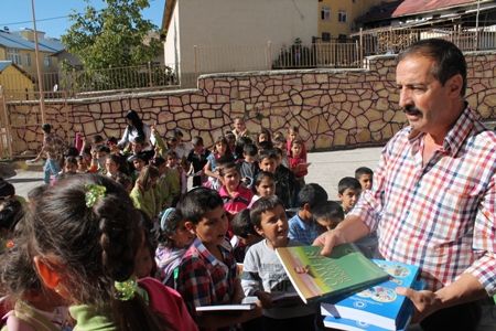 Hozat’ta Öğrencilere Kırtasiye Yardımı galerisi resim 3