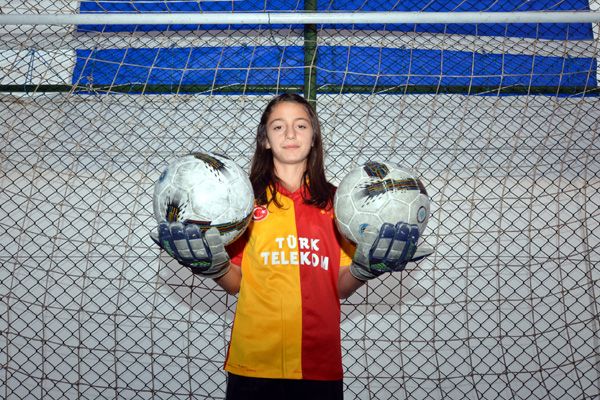Tunceli'de Erkek Futbol Takımında Kız Kaleci galerisi resim 3