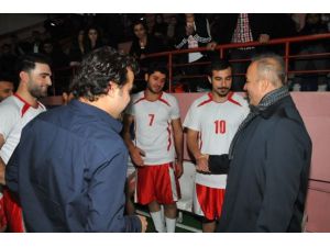 Vali Güner, Voleybol müsabakalarını taraftarlar iz