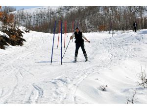 Ovacık ilçesinde kayak şampiyonası düzenlendi
