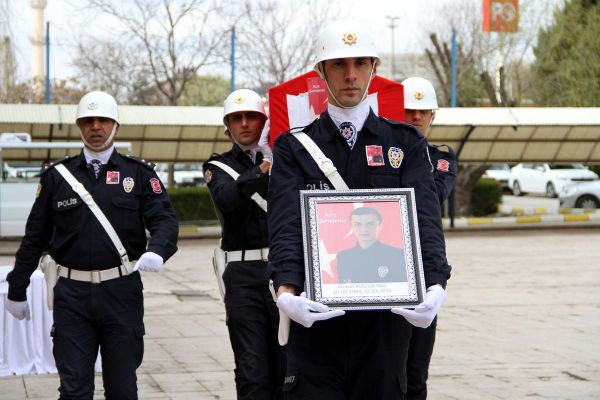 Hayatını kaybeden Polis, Son Yolculuğuna Uğurlandı galerisi resim 3