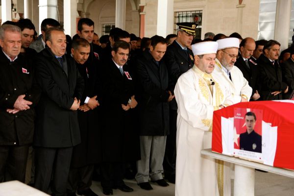 Hayatını kaybeden Polis, Son Yolculuğuna Uğurlandı galerisi resim 4