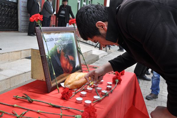 Tunceli Cemevi Dedesi Başbakan 'Başınız Sağolsun' galerisi resim 1