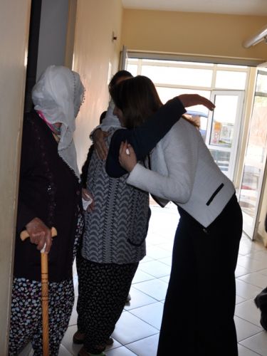 Başkan Edibe Şahin yaşlıları ziyaret etti galerisi resim 4