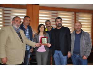 Dersimspor'dan Belediye Başkanı Şahin'e Plaket