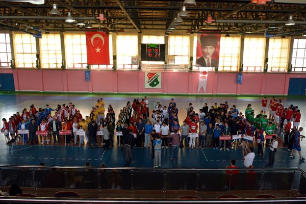 Basketbol Yarı Final Müsabakaları Başladı galerisi resim 1