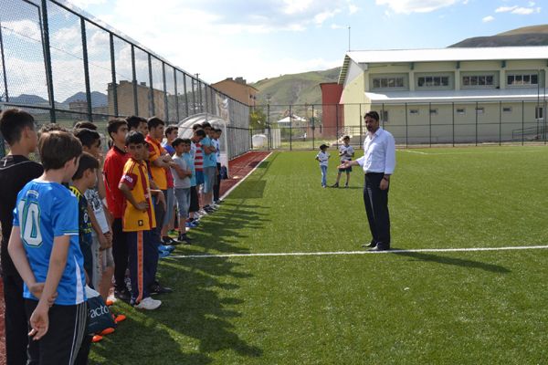Hozat Belediyesinden Futbol Okuluna Yardım galerisi resim 1