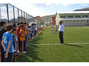 Hozat Belediyesinden Futbol Okuluna Yardım