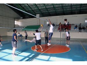 Ovacık'ta Voleybol Turnuvası