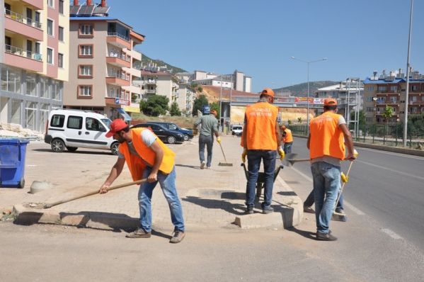 Temizlik çalışmaları sürüyor galerisi resim 2