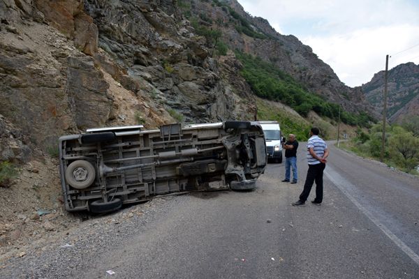 Tunceli'de minibüs devrildi: 4 yaralı galerisi resim 2