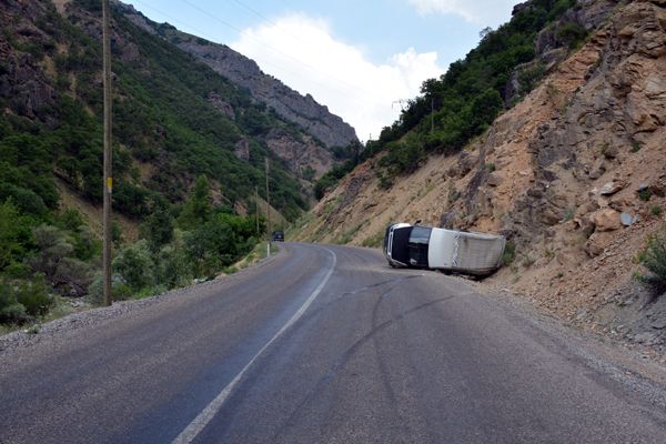 Tunceli'de minibüs devrildi: 4 yaralı galerisi resim 3