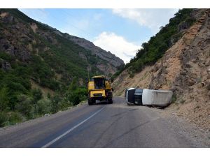 Tunceli'de minibüs devrildi: 4 yaralı