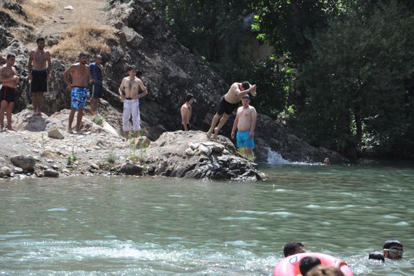 Kadınlara yüzme öğreten tek nehir Tunceli galerisi resim 1