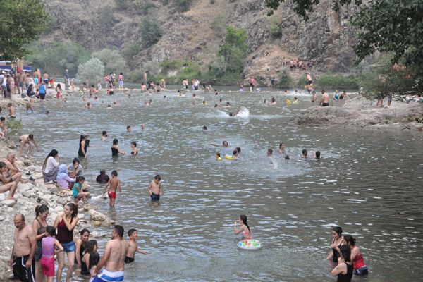 Kadınlara yüzme öğreten tek nehir Tunceli galerisi resim 3