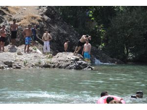 Kadınlara yüzme öğreten tek nehir Tunceli
