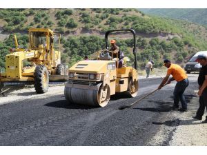 Salkımözü yolunda asfalt çalışması