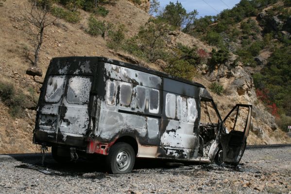 PKK, araç yaktı galerisi resim 1