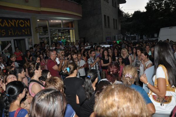 Kadın katliamlarını yürüyüşle protesto etti galerisi resim 9