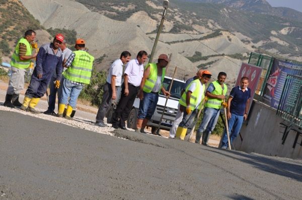 Asfalt çalışmaları tüm hızıyla sürüyor galerisi resim 2