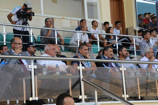 Vali ve Belediye Başkanı, Dersimspor maçını izledi galerisi resim 2