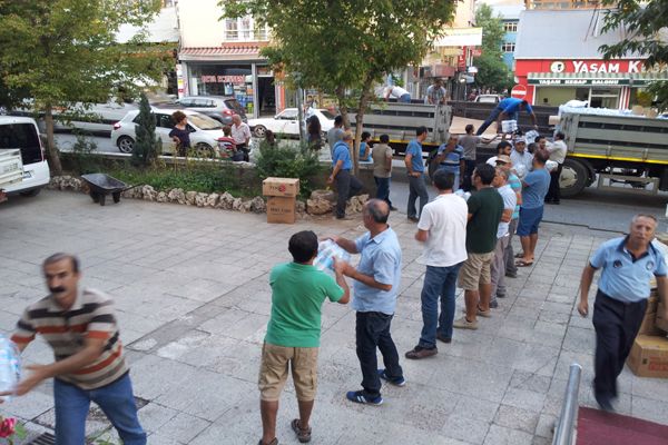 Rojova ve Şengal’e üçüncü yardım TIR’ı yola çıktı galerisi resim 5